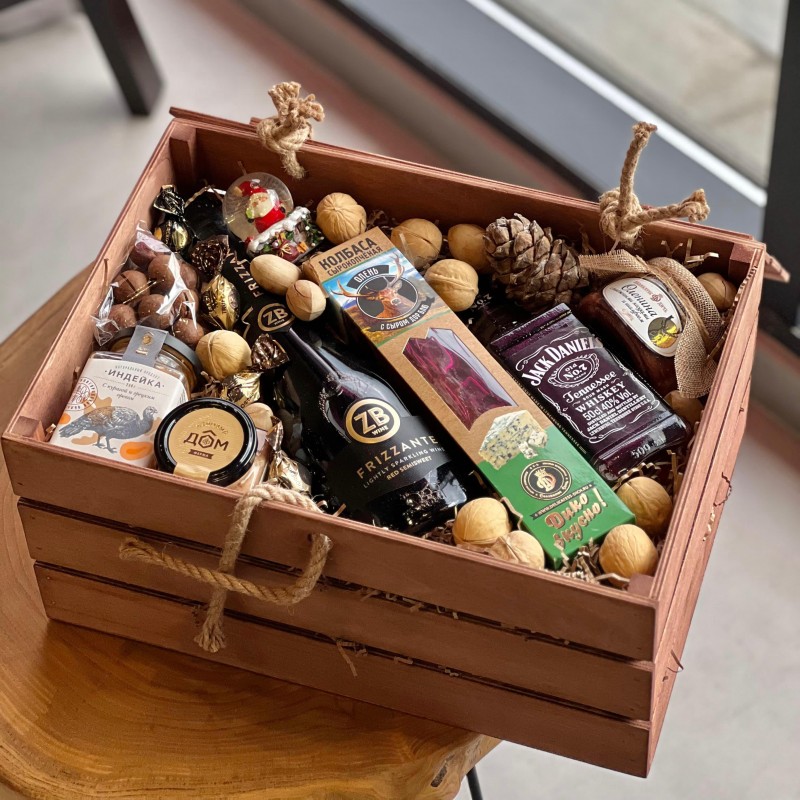 Деревянный подарочный сундук С деликатесами из дичи №4