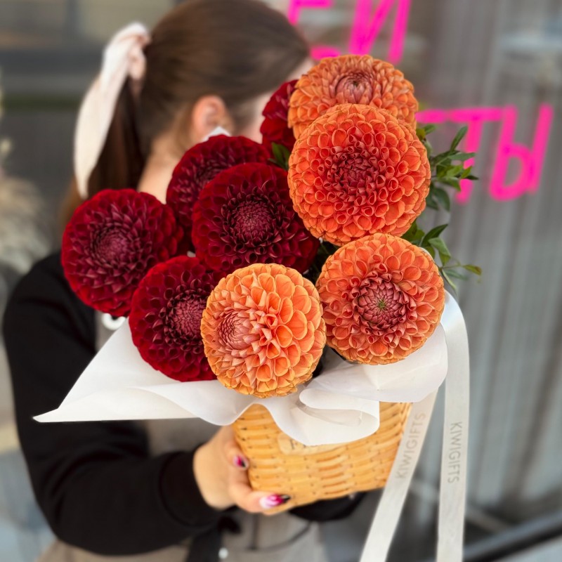 Композиция из георгинов