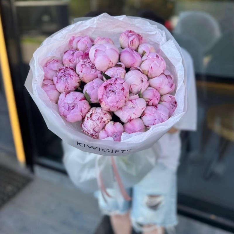 Букет из 25 пионов