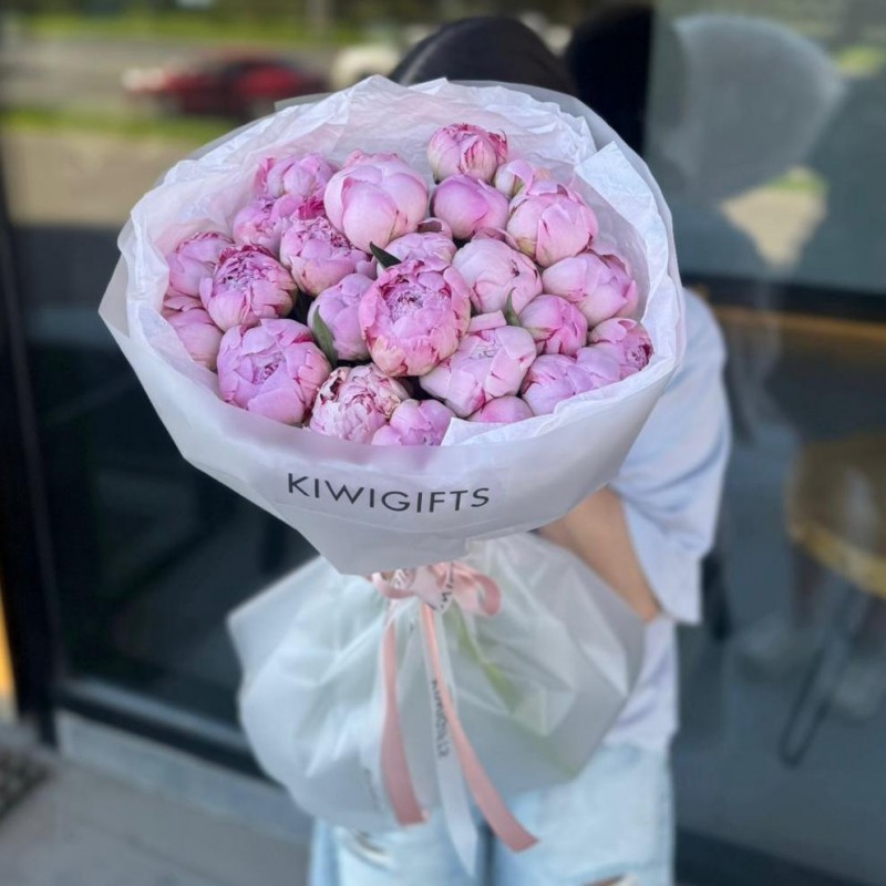 Букет из 25 пионов