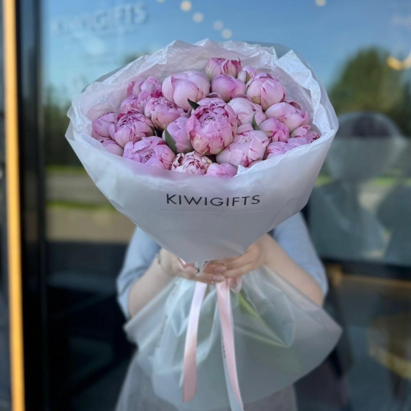 Букет из 25 пионов