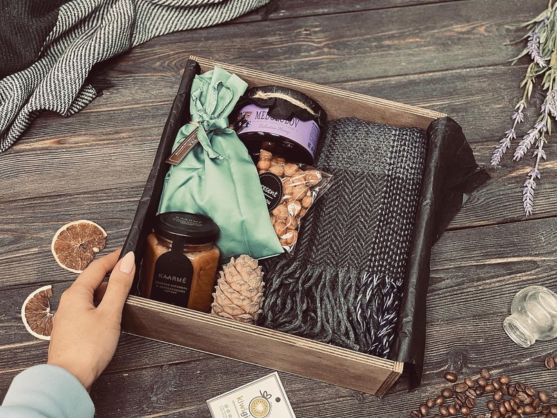 С шарфом и соленой карамелью