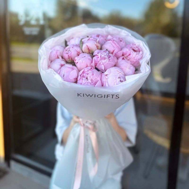 Букет из 15 пионов