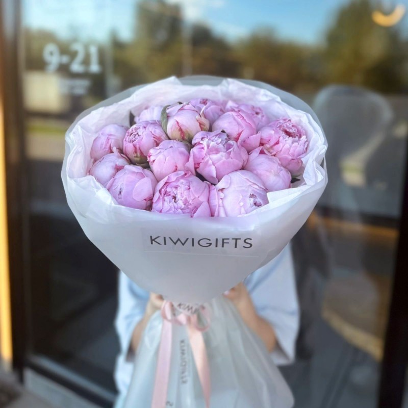 Букет из 15 пионов