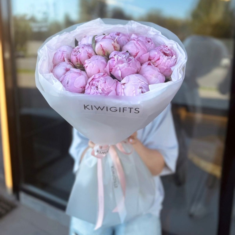 Букет из 15 пионов