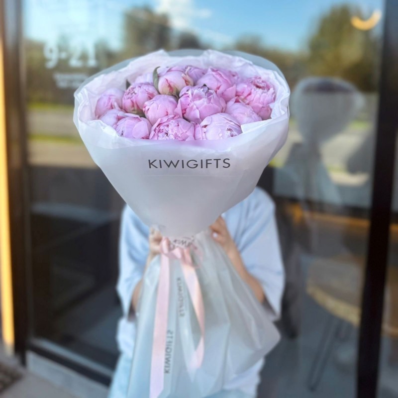 Букет из 15 пионов