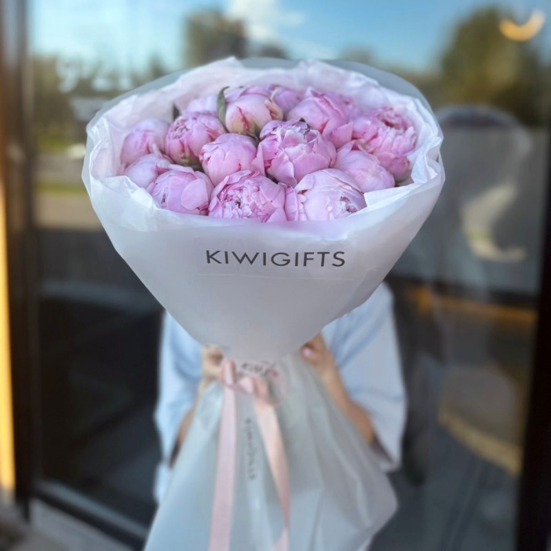 Букет из 15 пионов