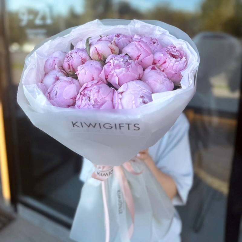 Букет из 15 пионов