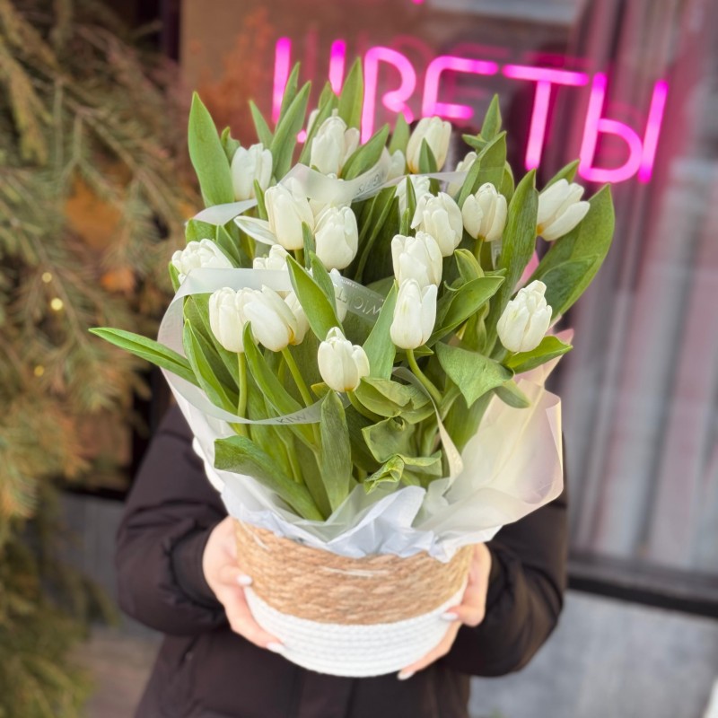 Композиция в корзине из тюльпанов №2